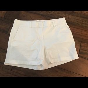 Vineyard Vines white shorts
